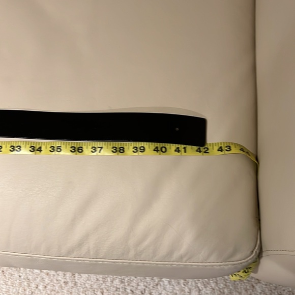 Chanel White/ Black reversible belt. Comes with box, dust bag & COA. - Picture 11 of 12